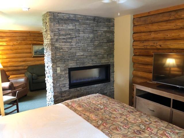 Pike'S Waterfront Lodge Феърбанкс Екстериор снимка