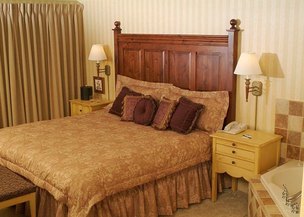 Pike'S Waterfront Lodge Феърбанкс Стая снимка