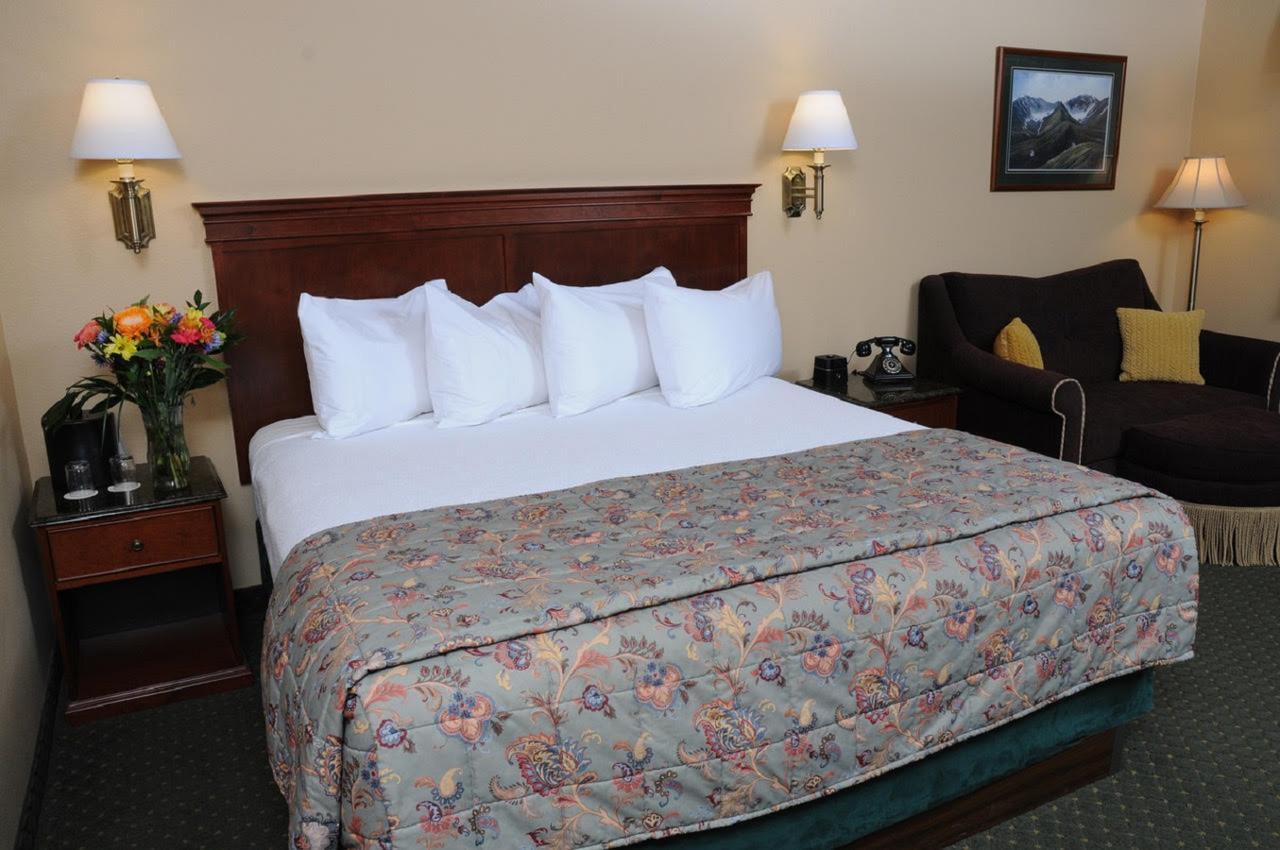 Pike'S Waterfront Lodge Феърбанкс Екстериор снимка
