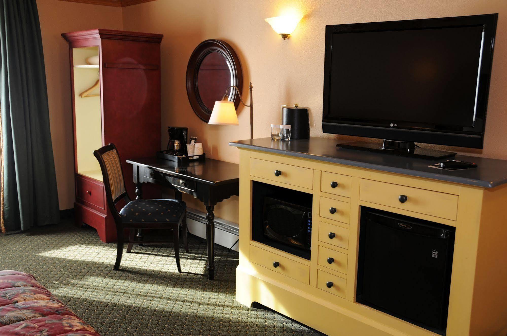 Pike'S Waterfront Lodge Феърбанкс Екстериор снимка