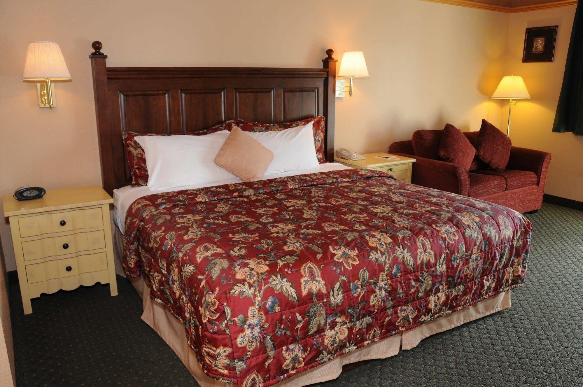Pike'S Waterfront Lodge Феърбанкс Екстериор снимка